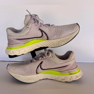 Nike Men’s Athletic Shoes Light Pink with Neon Yellow Accents